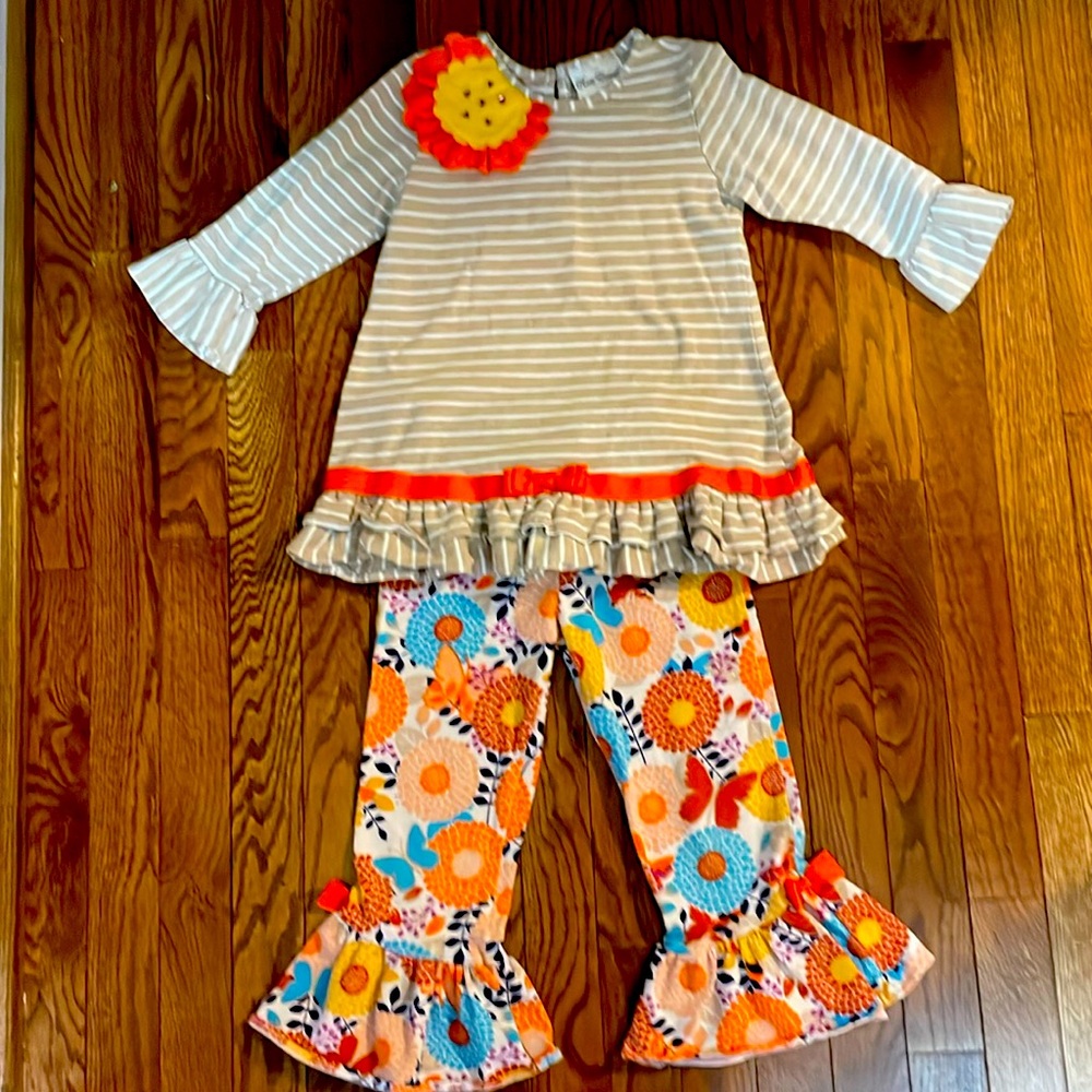 Rare Editions Sunflower Size 6 Two-piece ensemble.